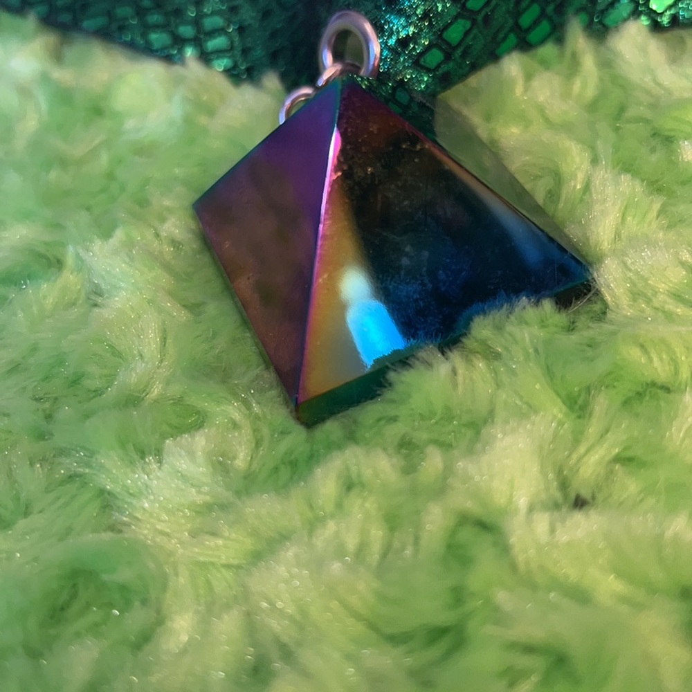 Rainbow titanium pyramid necklace choker - Picture 8 of 14